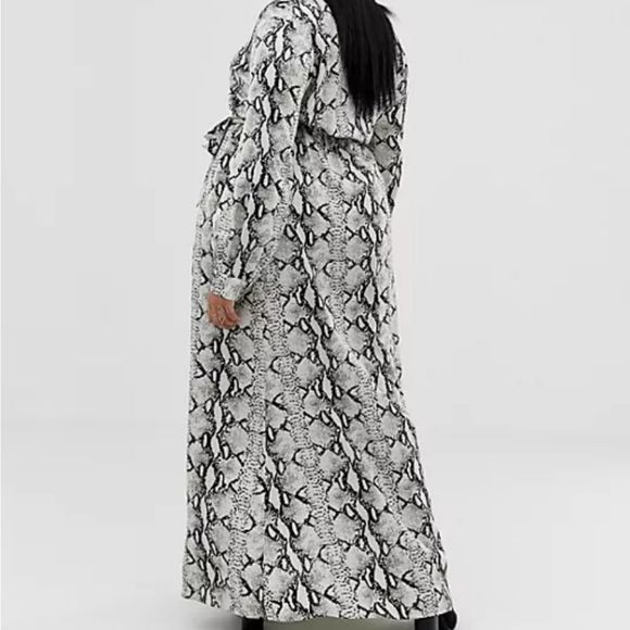 Missguided Plus long sleeve maxi dress in snake - Picture 10 of 11